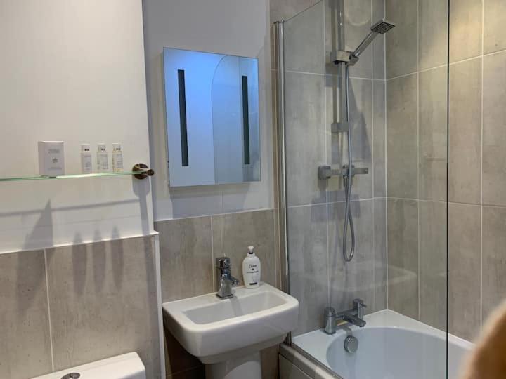 Modern City Centre Apartment 포츠머스 외부 사진